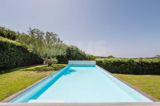 Moradia T4 com piscina inserida num Resort em lote com 1191m2