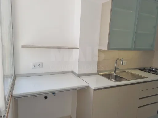 Refurbished 2-bedroom apartment