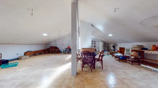 Moradia T5, na calhandriz com piscina