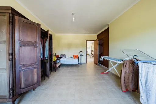 Moradia T3 inserida num terreno com 2516m2