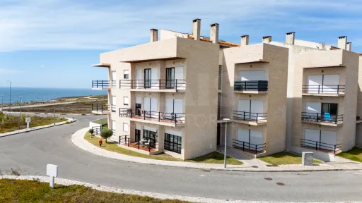 Apartamento T3 com quintal, garagem e vista mar