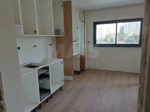 Apartamento T3 com varanda - Rinchoa - Rio de Mouro