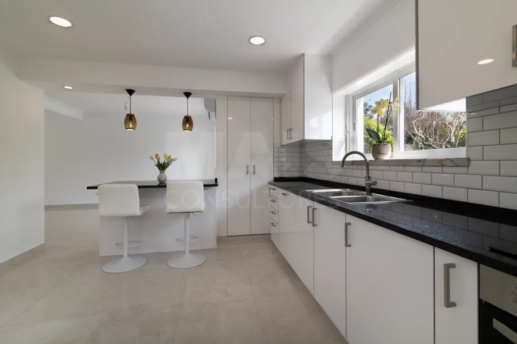 Moradia Isolada T4 Renovada — Abuxarda / Alvide, Cascais
