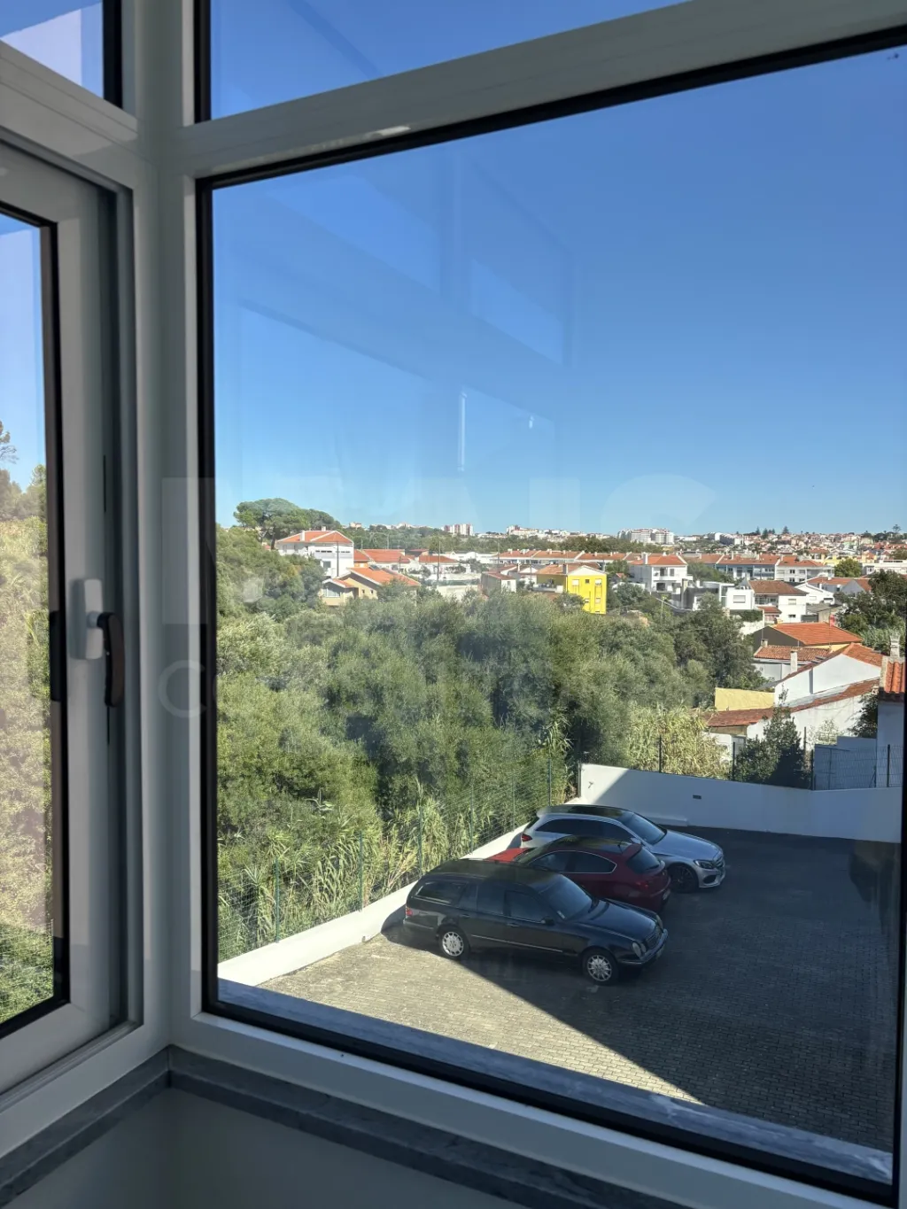 Prédio com três apartamentos T2 em Estoril - Cascais