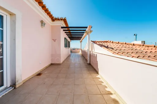 Moradia T5 em Lourinhã com Vista Mar, Piscina Aquecida e Jardim