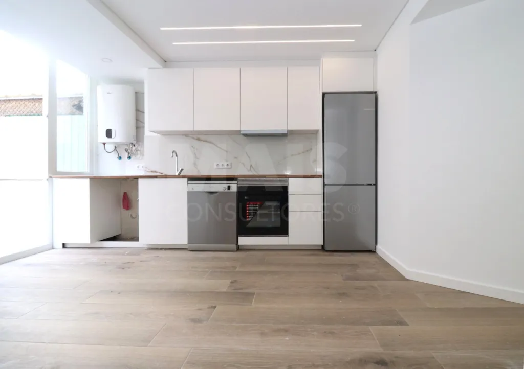 Apartamento T3 R/C Totalmente Remodelado com Logradouro em Samora Correia