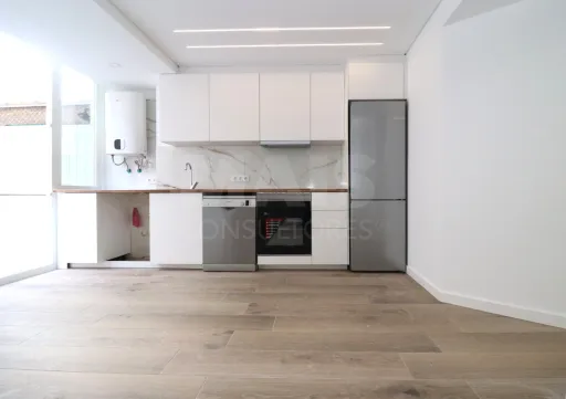 Apartamento T3 R/C Totalmente Remodelado com Logradouro em Samora Correia