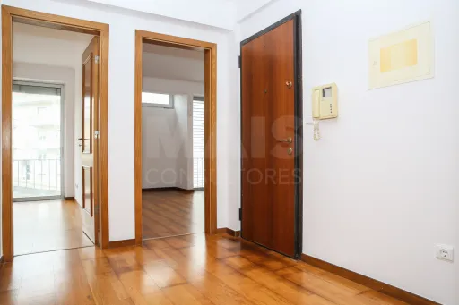 Amplitude e Conforto no Centro de Sobral de Monte Agraço Apartamento T2 Com Terraço
