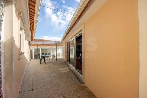 Moradia Térrea T5 com Piscina e Vista Deslumbrante – Serra de Aire e Candeeiros
