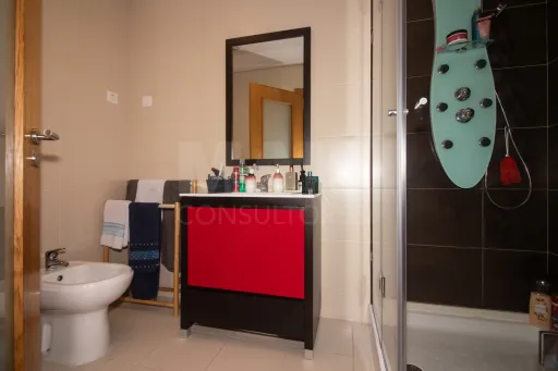 Apartamento T2 Moderno com Garagem | A-da-Beja, Amadora