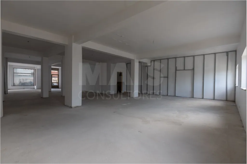 Loja para Transformação em Apartamento T3+1