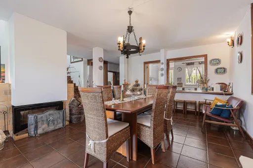 Moradia Contemporânea com terreno 700m2 em Soltroia – Próxima da Praia