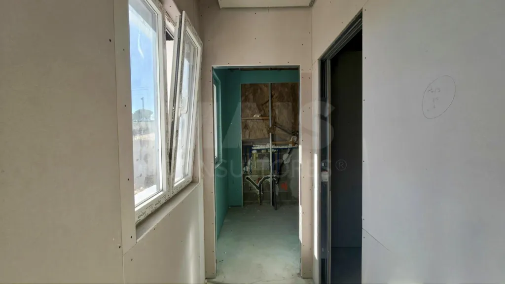 Moradia Térrea T4 com Suite Master, Piscina de Água Salgada, Garagem e Acabamentos Premium !