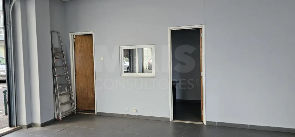 Loja 75m2 c/ 3 frentes Dafundo Central