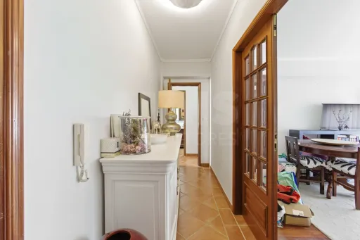 Apartamento T3 com quintal e garagem para 2 carros