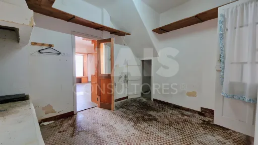 Prédio no Centro Histórico de Peniche com Elevado Potencial de Investimento e Rentabilidade