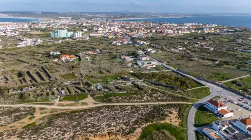 Terreno com 7.840m2 em Peniche