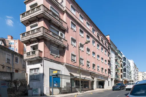 T2 com terraço em Campolide
