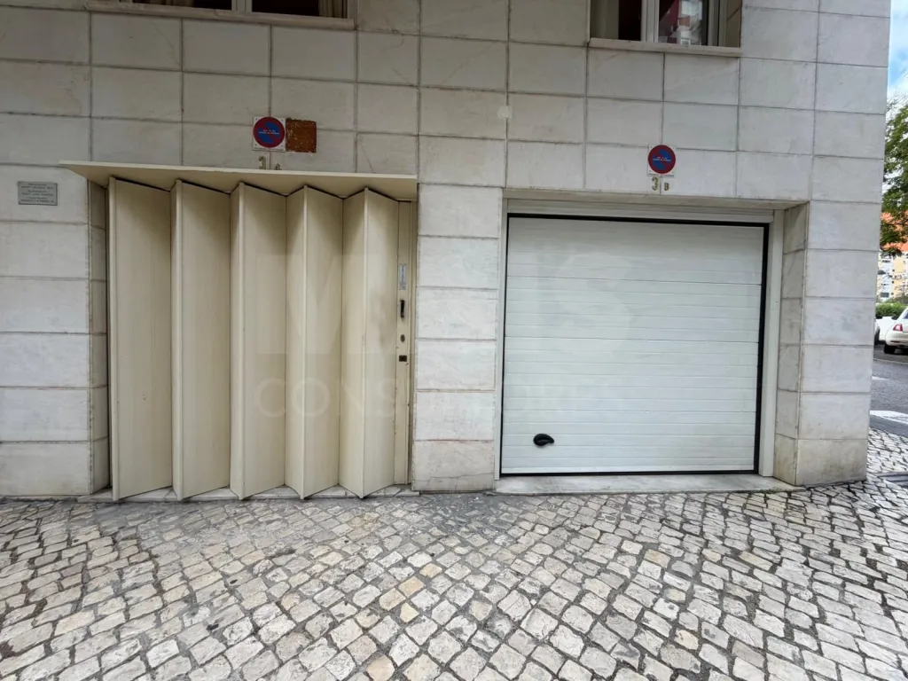Apartamento T4 em Carnide