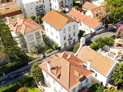 Moradia de T8 com Jardim em S. João do Estoril.