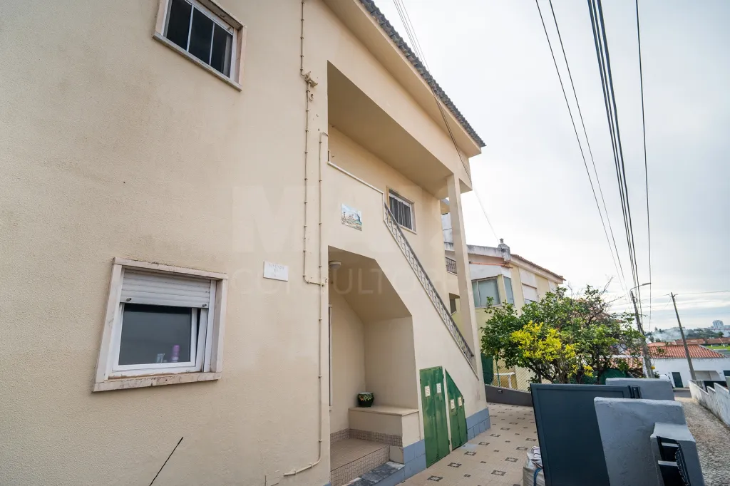 Moradia Bi-familiar | Oportunidade Única na Linha de Cascais