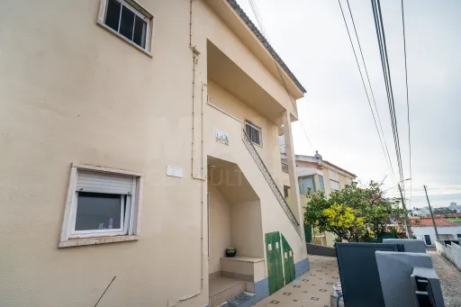 Moradia Bi-familiar | Oportunidade Única na Linha de Cascais