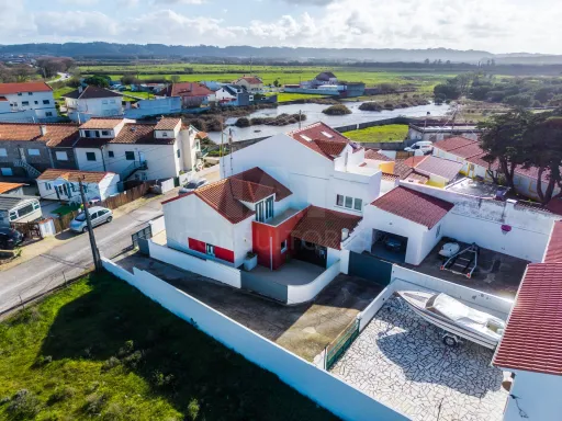 Moradia T1+3 a 500M da praia em São Martinho do Porto