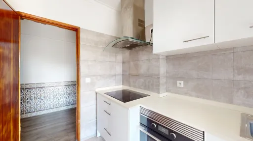 T2 com Cozinha Equipada e Varanda junto ao Metro de Odivelas