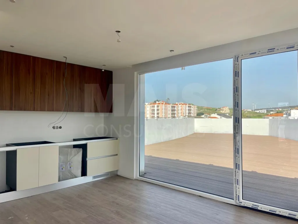 Kitchenette de apoio no rooftop ao lado do terraço com futura piscina