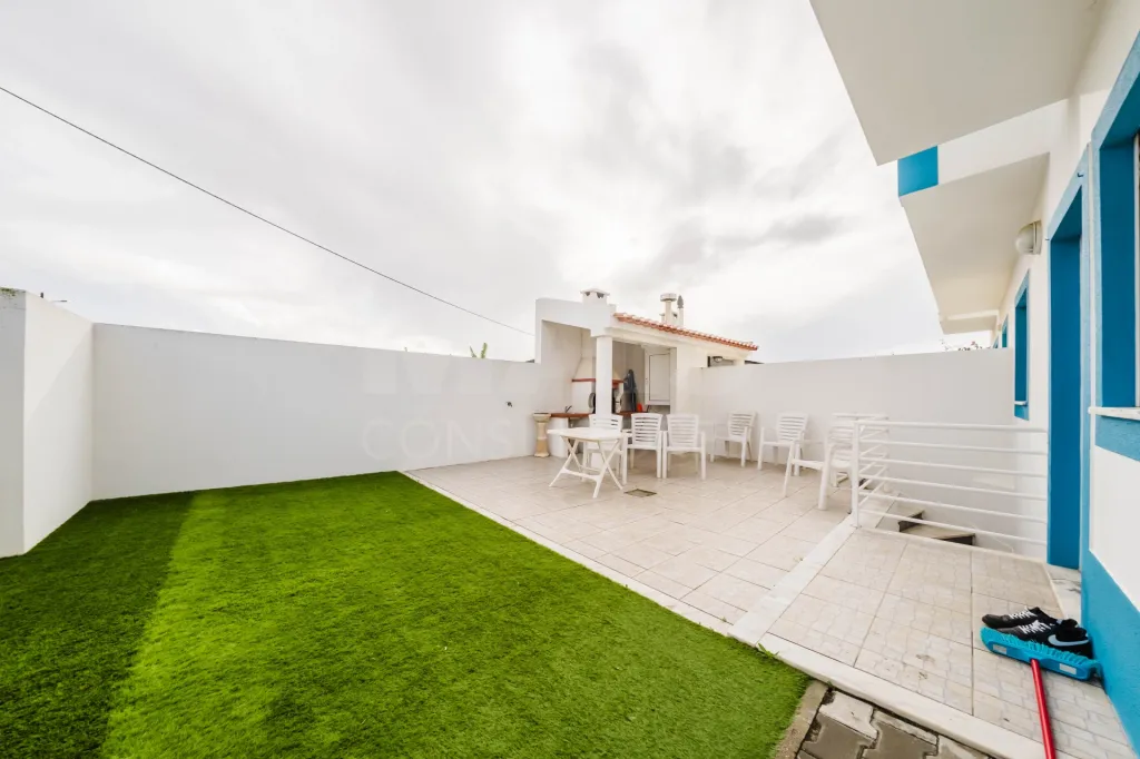 Moradia T3 Moderna com Jardim, Garagem e Excelente Exposição Solar na Atouguia da Baleia