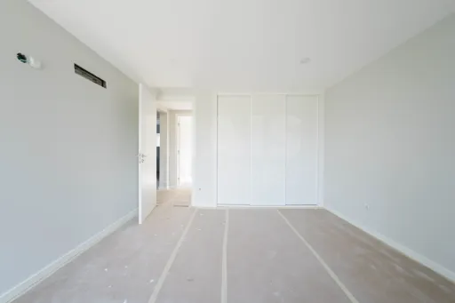 Moradia T3 Renovada C/ Logradouro e Anexos, São Bartolomeu, Lourinhã