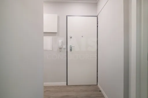 Fully Remodeled 1-Bedroom Apartment in Quinta da Lomba – Barreiro
