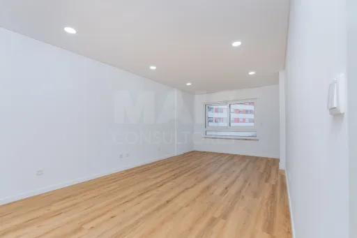 Fully refurbished 3-bedroom apartment | parking space, in Quinta da Piedade - Póvoa de Santa Iria