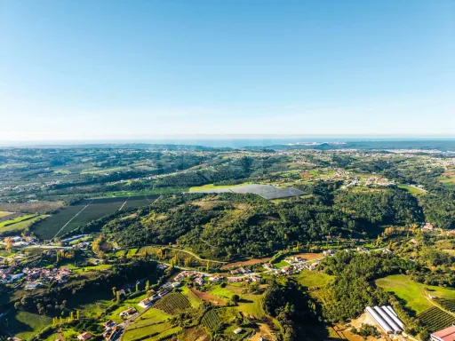Terreno Amplo com PIP Aprovado – Ideal para Moradia Contemporânea