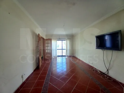 Moradia de 5 Assoalhadas em Ribamar C/ lote de 300m2 e Sótão amplo