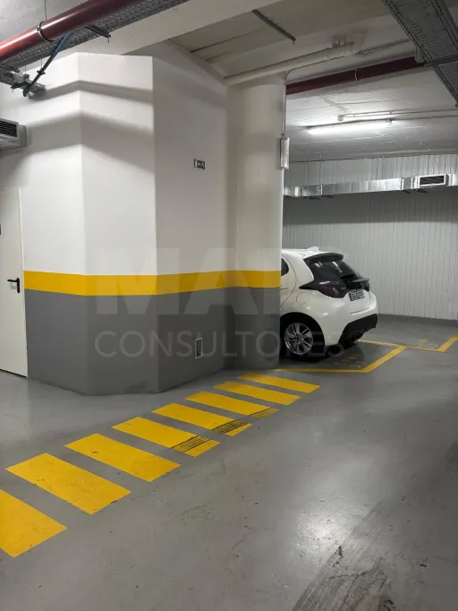 Clínica de Medicina Estética em Saldanha com Garagem