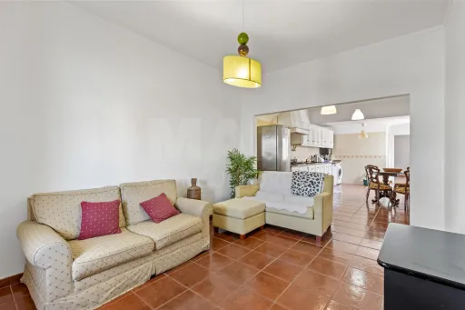Apartamento T3 com quintal em Peniche