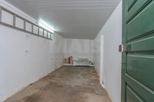 Moradia T3 com espaço exterior no centro de Salvaterra de Magos