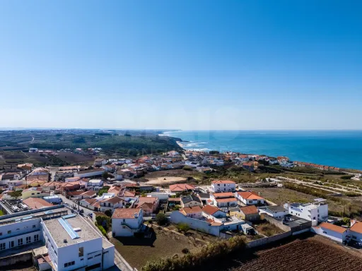 Moradia T4 c/ Logradouro, Garagem e Vista Mar!