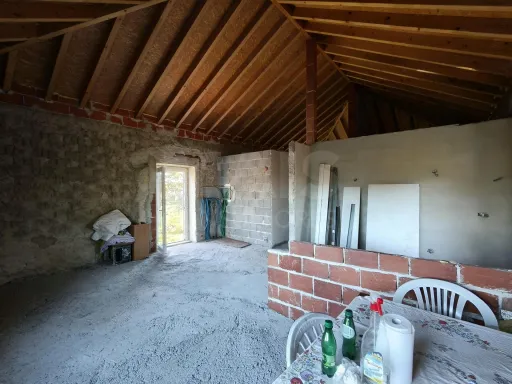 Moradia T2+1 c/ Anexo & Armazém em Lote de 7.600m2
