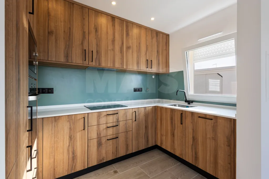 Moradia T2 com quintal e vista mar junto aos Supertubos