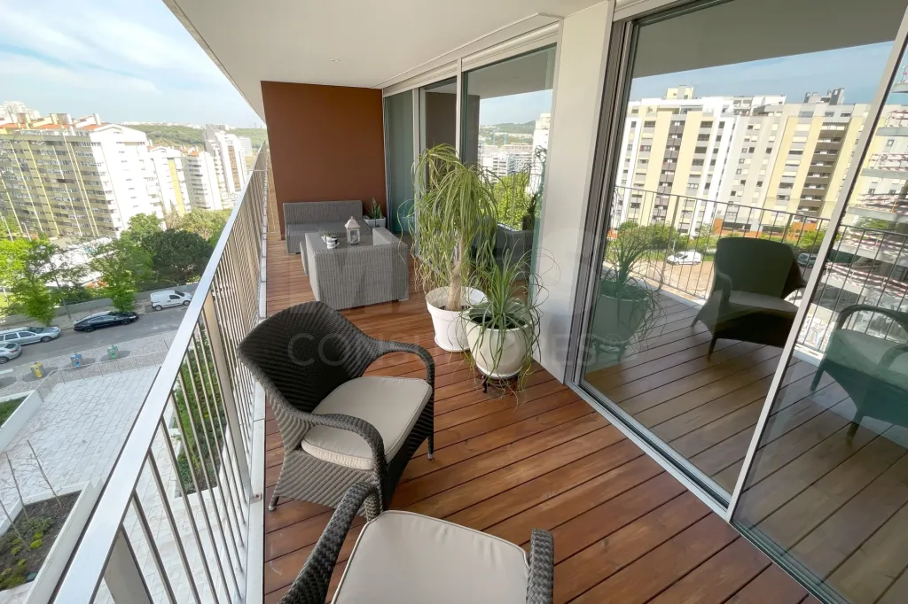 2 bedroom Lotus Living apartment in Rua Coronel José Núncio