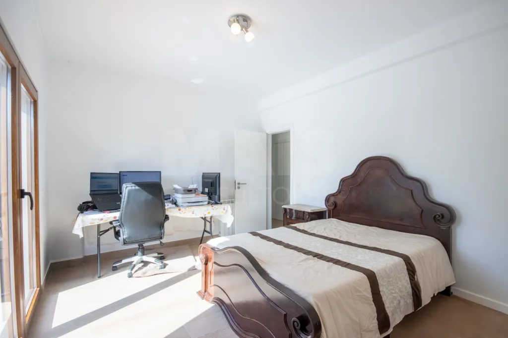 Moradia T3+2 com piscina e jardim a 8km de Caldas da Rainha