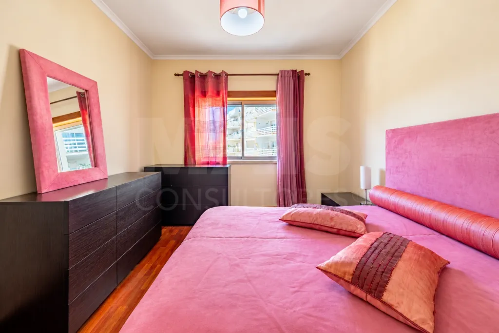 3-bedroom apartment with an elevator and a parking space.