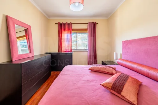 Apartamento T3 com elevador e lugar de garagem.