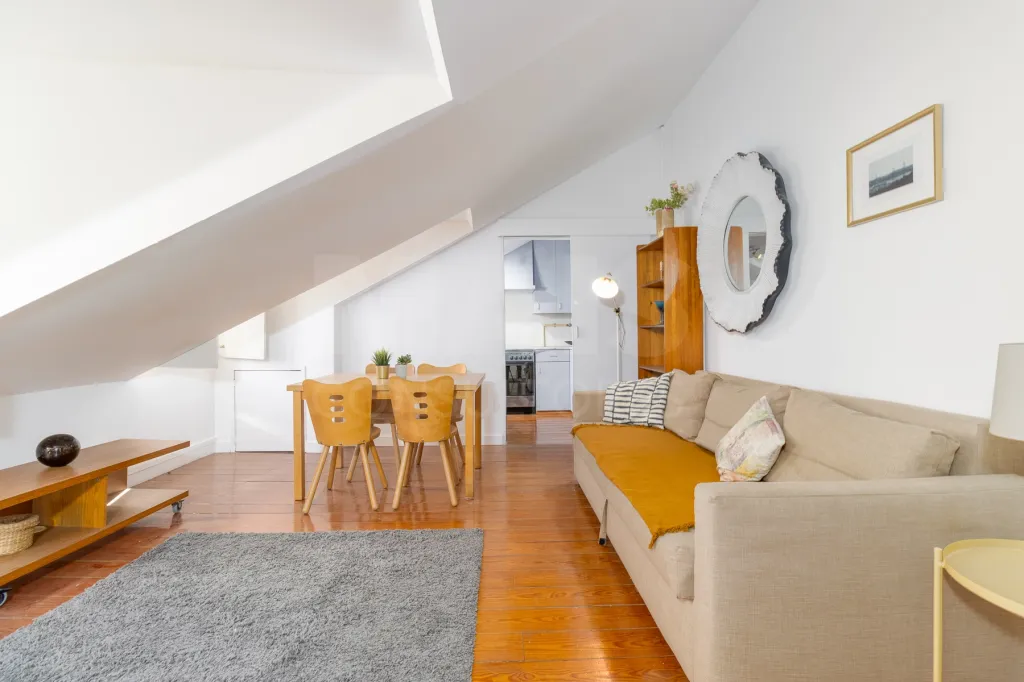 T1 + 1 Largo das Necessidades, Lisbon