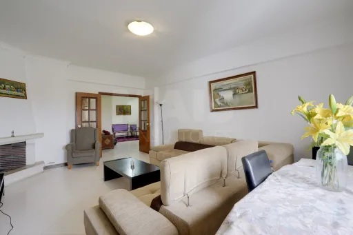Apartamento T4  Massamá na Praceta Cesário Verde
