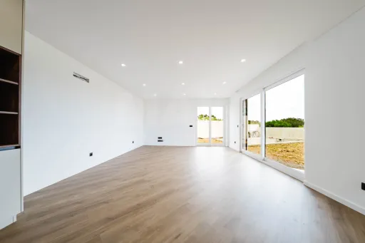 Moradia V3  moderna com piscina, vista de campo e excelente localização  Matas – Lourinhã