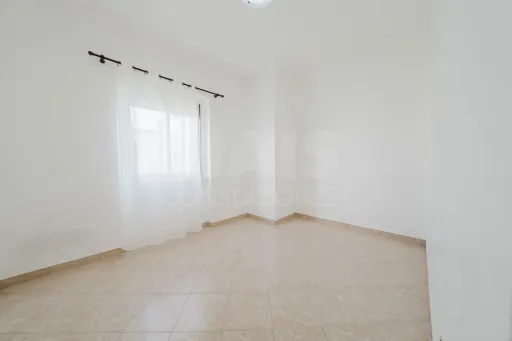 Prédio no centro de Peniche – com comércio e habitação, vista mar