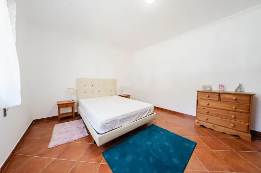 Moradia Térrea c/ piscina, árvores de fruto e garagem a 7 minutos da cidade
